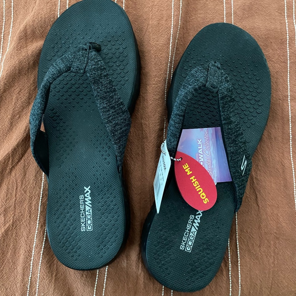 NWT Skechers Goga Max flip flops